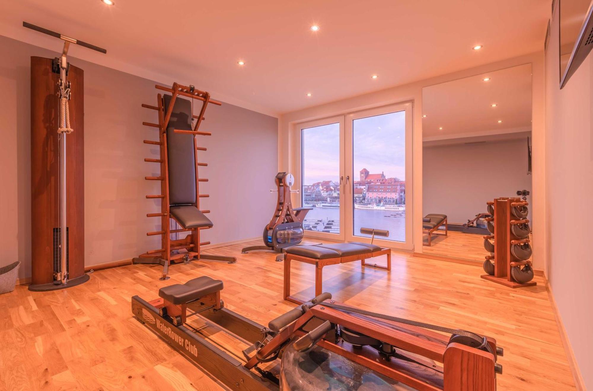 Mueritz Utkiek - Apartment Mit Seeblick & Balkon In Der Hafenresidenz Waren  Exterior foto